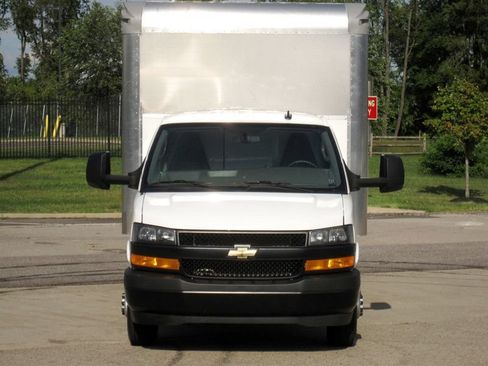 Used 2025 Chevrolet Express 3500 w/ Power Convenience Package RWD image 3
