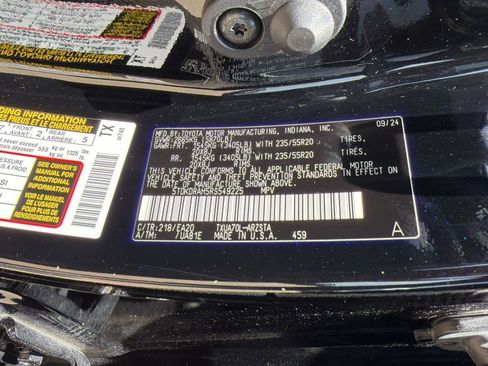 Used 2024 Toyota Highlander XSE FWD image 23