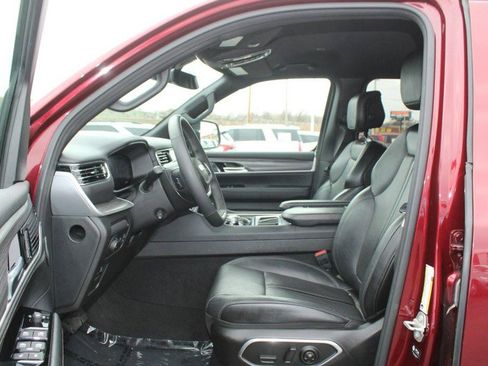 Used 2024 Jeep Wagoneer L Series II w/ Flexible Seating Group image 9