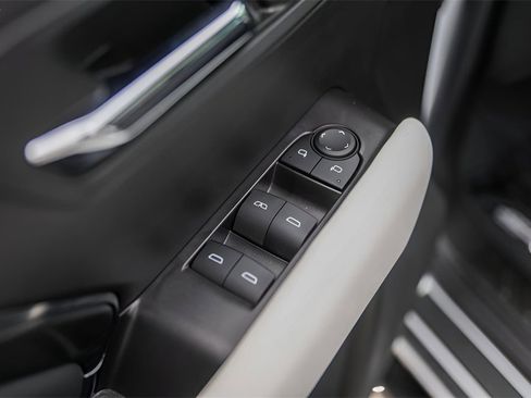 Used 2024 GMC Canyon AT4X image 24