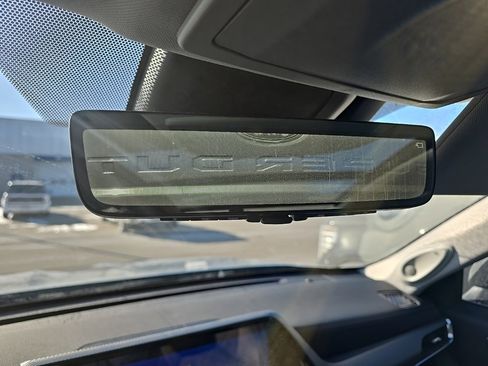 Used 2025 Toyota Highlander Platinum image 24