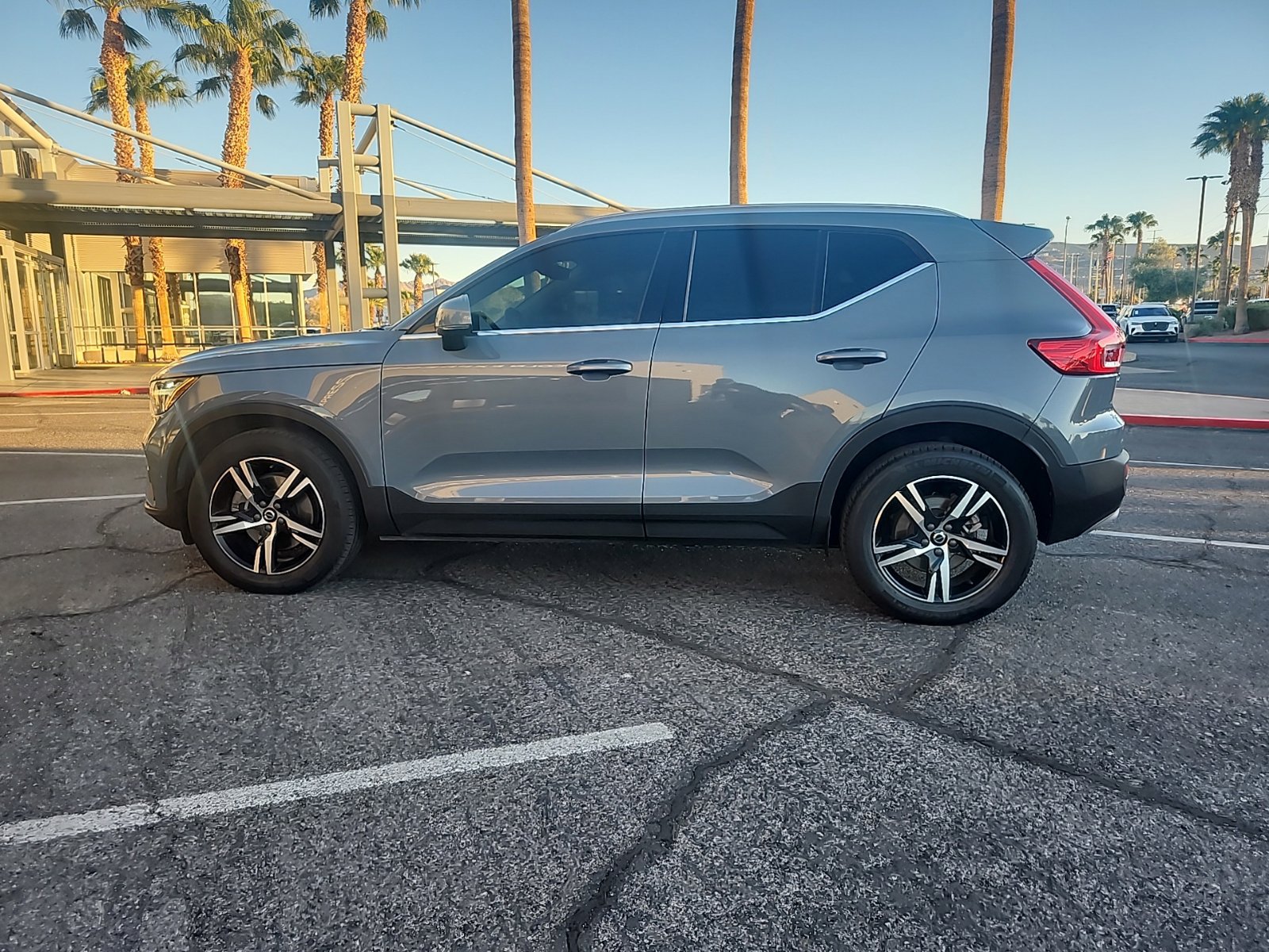Used 2023 Volvo XC40 B5 Plus AWD/4WD image 5