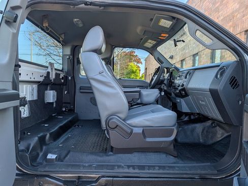 Used 2014 Ford F250 XL w/ Power Equipment Group AWD/4WD image 24