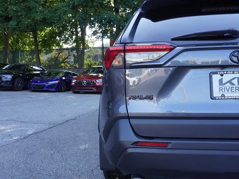 Used 2022 Toyota RAV4 XLE w/ Convenience Package AWD/4WD image 16