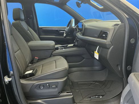 New 2026 Chevrolet Suburban High Country w/ Sun And Tow Package AWD/4WD image 25