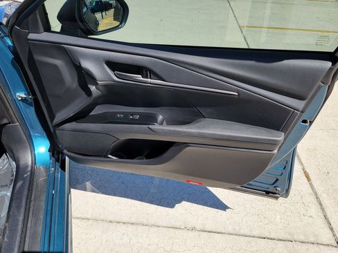 Used 2025 Toyota Camry SE image 12