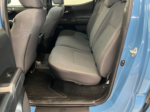 Used 2019 Toyota Tacoma TRD Off-Road w/ Technology Package AWD/4WD image 21