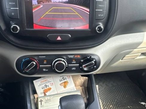 Used 2024 Kia Soul LX w/ Option Group 015 FWD image 17