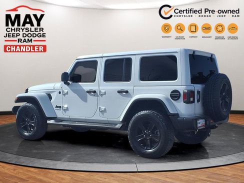 Used 2022 Jeep Wrangler Unlimited Sahara image 17