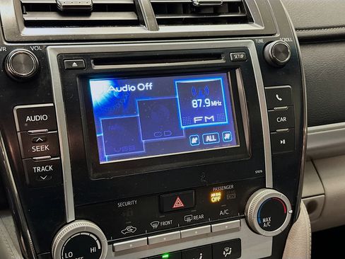 Used 2014 Toyota Camry LE image 21