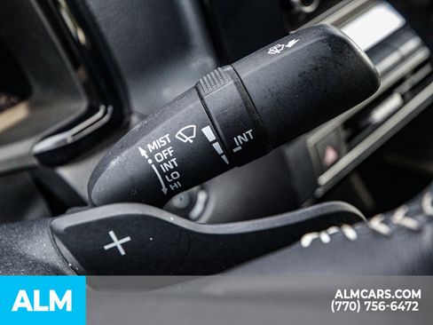 Used 2025 Toyota Camry SE image 35