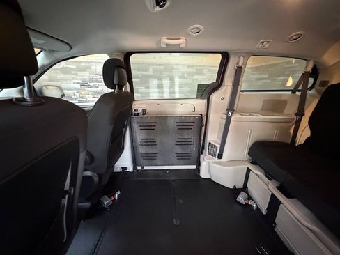 Used 2019 Dodge Grand Caravan SE w/ Power Convenience Group I FWD image 27
