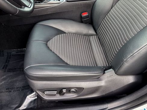 Used 2022 Toyota Camry SE image 18