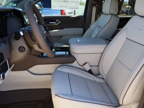 New 2026 GMC Yukon XL Denali w/ LPO, Floor Liner Package image 17