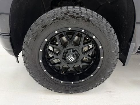 Used 2019 Chevrolet Silverado 1500 Custom w/ Custom Convenience Package AWD/4WD image 7
