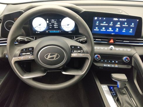 Used 2024 Hyundai Elantra SEL FWD image 22