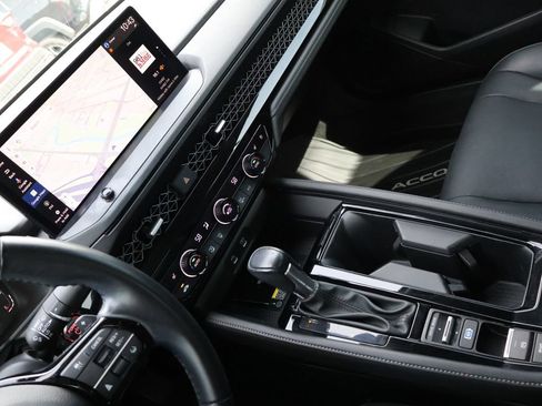 Used 2023 Honda Accord Touring image 18