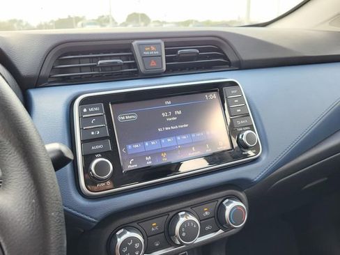 Used 2025 Nissan Versa SV image 8