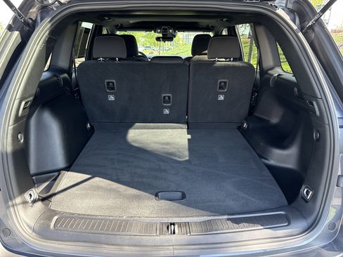 Certified 2025 Jeep Grand Cherokee Laredo X image 3