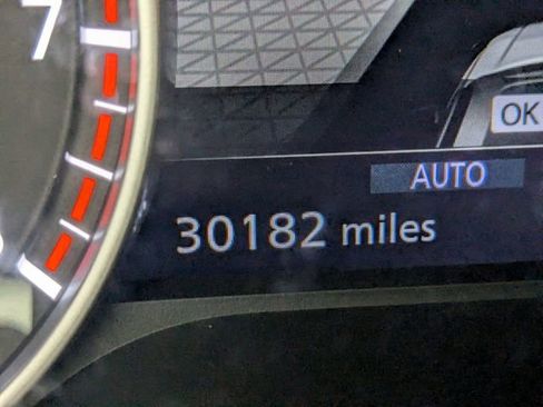 Used 2023 Nissan Pathfinder SL w/ Black Appearance Package image 18