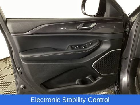 Used 2021 Jeep Grand Cherokee L Altitude image 14