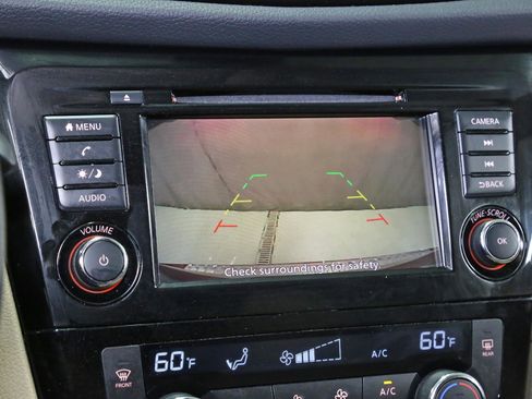 Used 2020 Nissan Rogue SV image 9