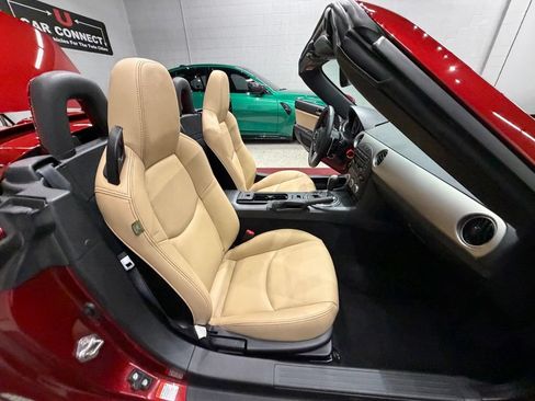 Used 2010 MAZDA MX-5 Miata Grand Touring w/ Premium Pkg RWD image 37