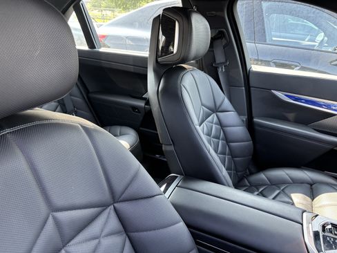 Used 2023 BMW 740i w/ Parking Assistance Package RWD image 35
