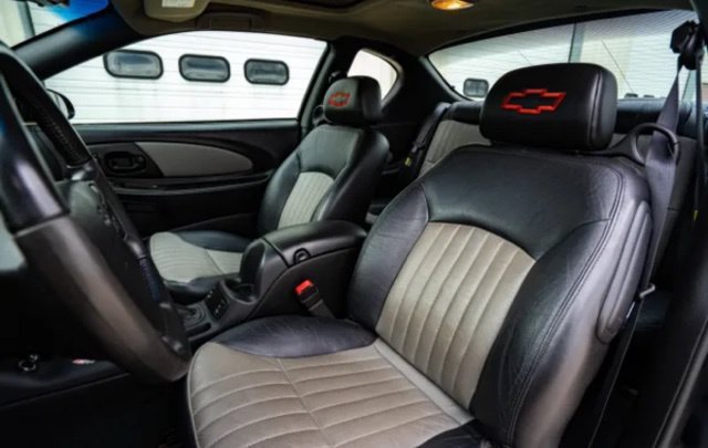 Used 2002 Chevrolet Monte Carlo SS w/ Pace Car Replica Pkg FWD image 9