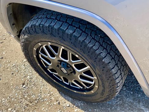 Used 2015 Jeep Grand Cherokee Overland w/ Advanced Technology Group image 16