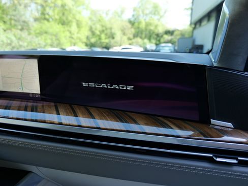 Used 2025 Cadillac Escalade Sport Platinum w/ LPO, Floor Liner Package image 35