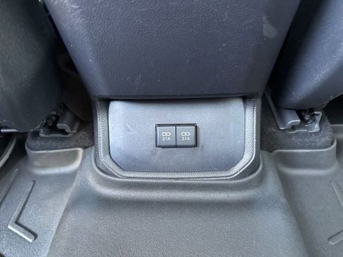 Used 2021 Toyota Highlander XLE AWD/4WD image 22