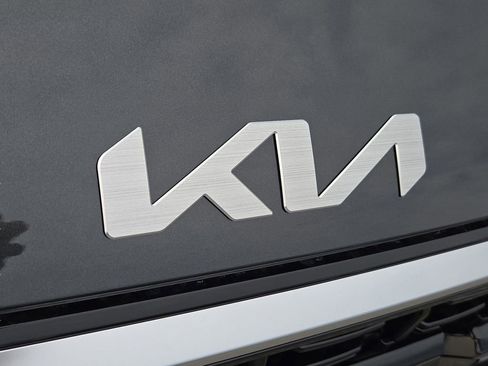 New 2025 Kia K4 GT-Line image 5