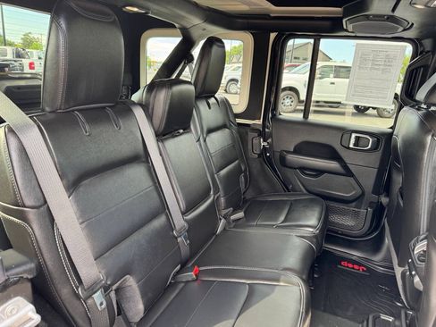 Used 2021 Jeep Wrangler Unlimited Sahara w/ Uconnect 4C Nav & Sound Group AWD/4WD image 30