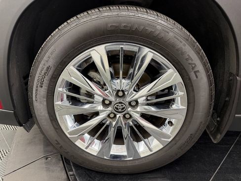 Certified 2024 Toyota Grand Highlander AWD image 17