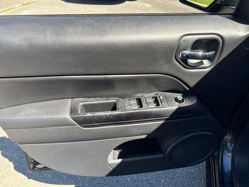 Used 2014 Jeep Patriot Latitude AWD/4WD image 14