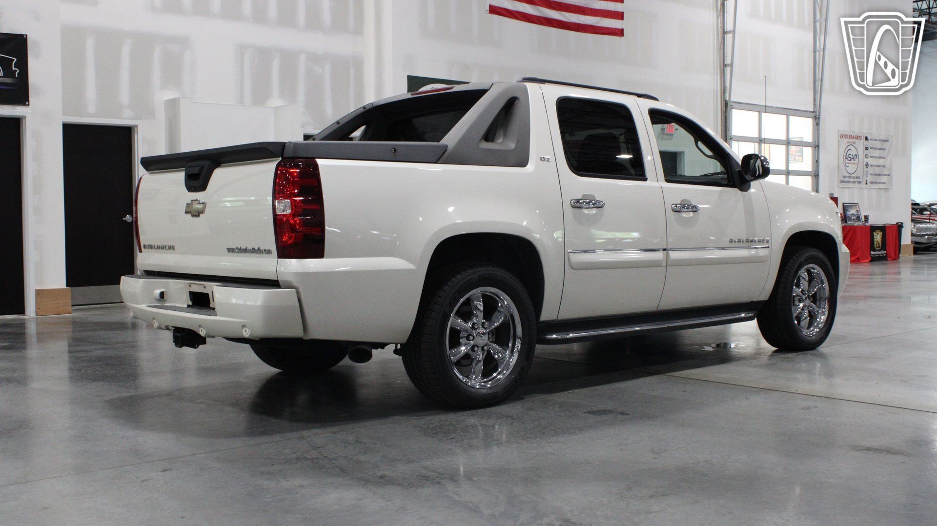 Used 2008 Chevrolet Avalanche LTZ w/ LTZ Preferred Equipment Group AWD/4WD image 24