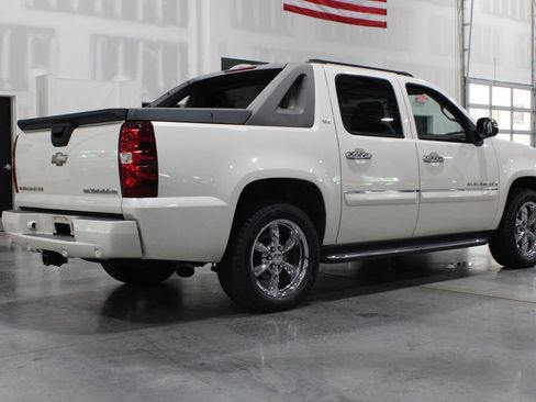Used 2008 Chevrolet Avalanche LTZ w/ LTZ Preferred Equipment Group AWD/4WD image 24