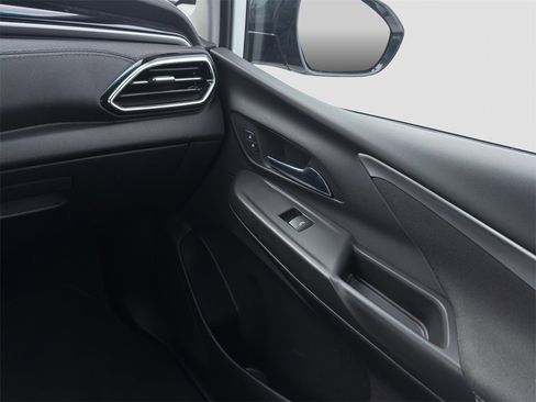 Used 2022 Chevrolet Bolt LT image 26