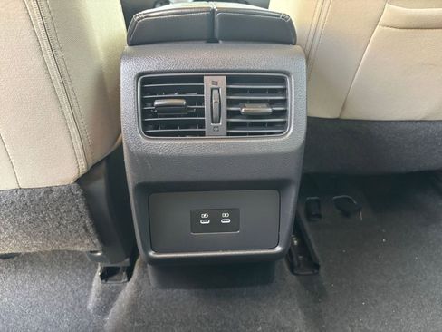 Used 2025 Nissan Rogue SV FWD image 24