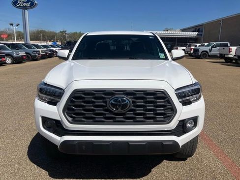 Used 2023 Toyota Tacoma TRD Off-Road image 2