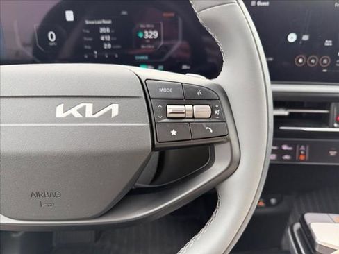 New 2025 Kia EV6 Light w/ Light LR Technology Package image 19