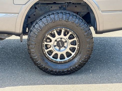 Used 2019 Nissan Titan PRO-4X w/ Pro-4x Convenience Package AWD/4WD image 15