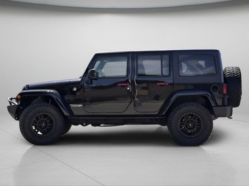 Used 2018 Jeep Wrangler Unlimited Sahara AWD/4WD image 12
