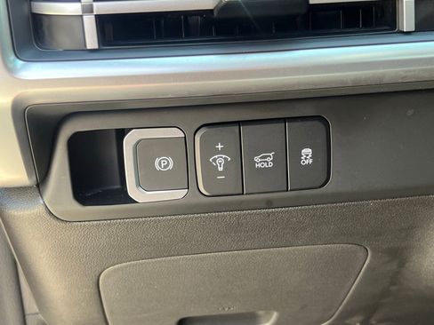 Used 2025 Hyundai Santa Fe SEL FWD image 30