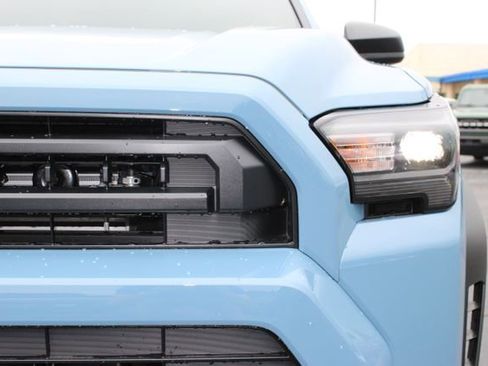 Used 2025 Toyota 4Runner SR5 AWD/4WD image 22