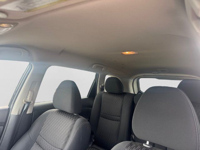 Used 2018 Nissan Rogue SV FWD image 12