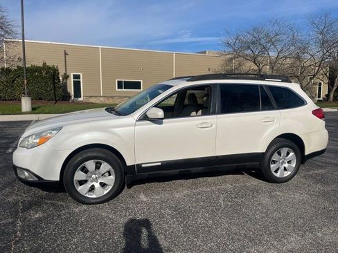 Used 2011 Subaru Outback 2.5i Premium image 3