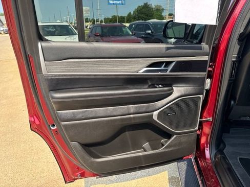Used 2024 Jeep Wagoneer Series II w/ Premium Group I AWD/4WD image 20