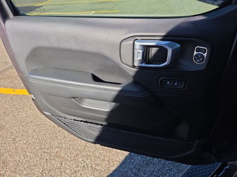 Used 2020 Jeep Wrangler Unlimited Sahara w/ LED Lighting Group image 9